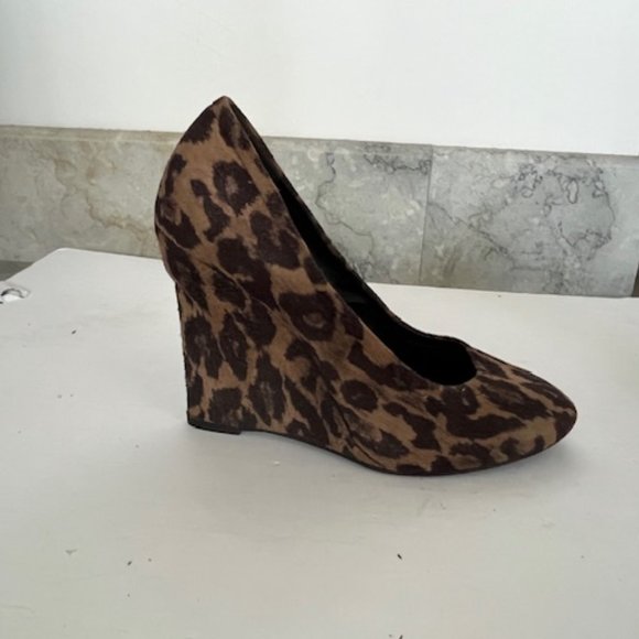 Vera Wang Lavender Cheetah Leopard Print Wedges - Picture 3 of 6